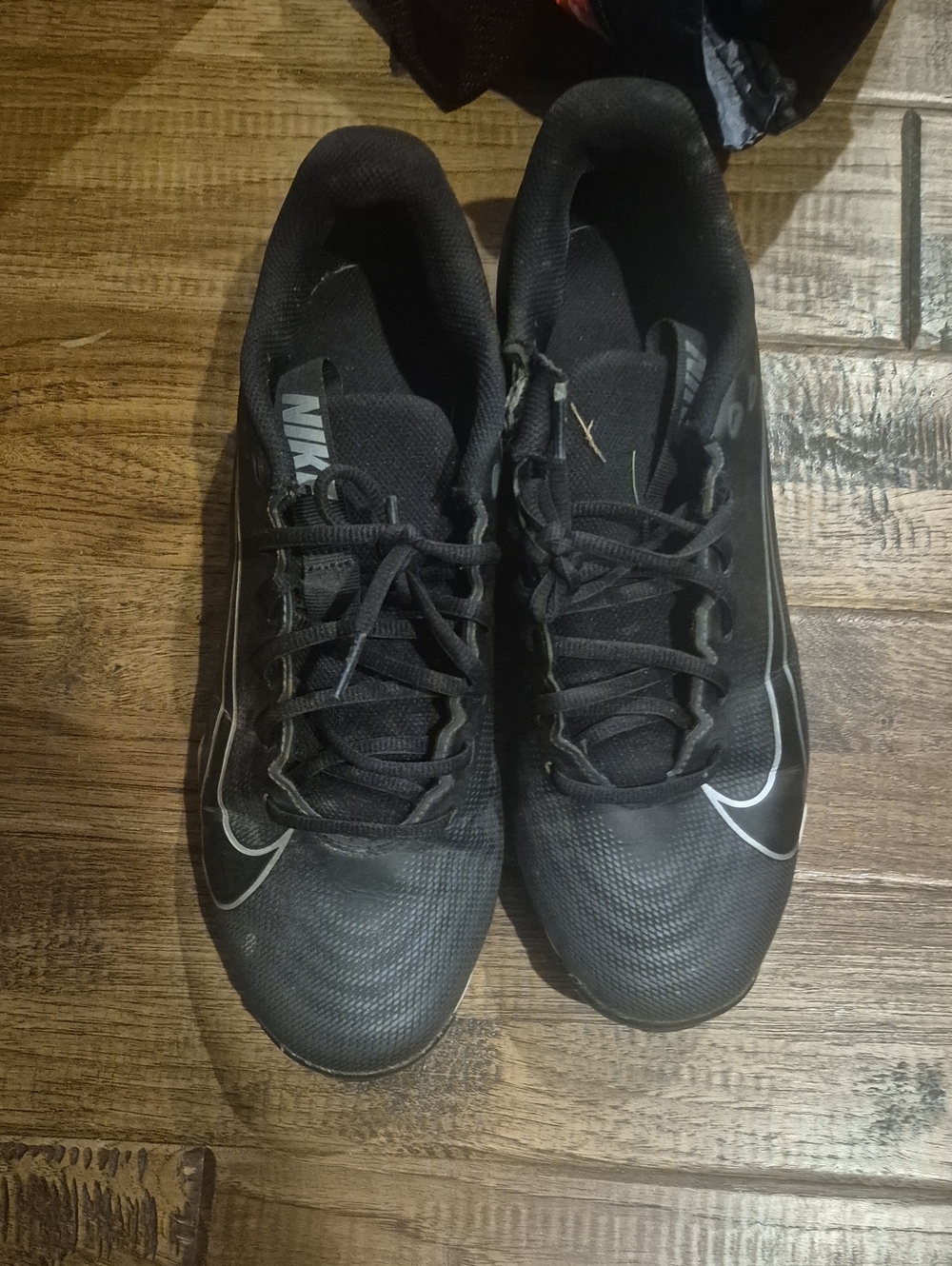 Nike Men's Black Athletic Trainers with White Swoosh Sz 9.5